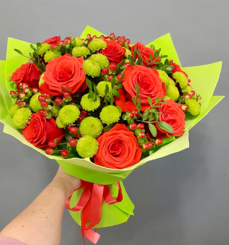 Букет цветов из: Хризантемы и Розы в Кудрово Ленинградская область