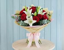 Букет цветов из:  Лилии и Розы #REPLACE_PRED# Кудрово Ленинградская область