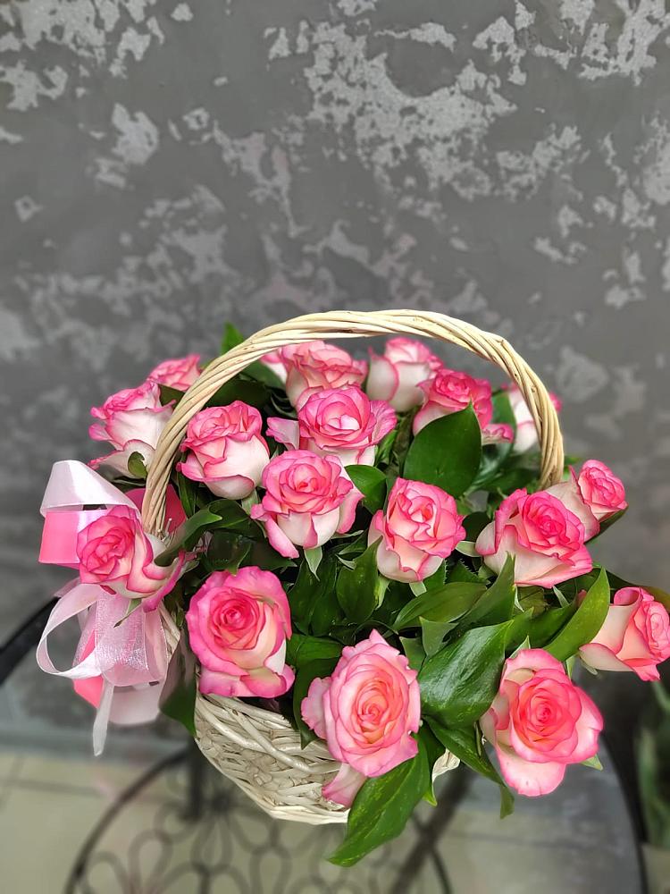 Цветочная композиция из Розы в корзине в Кудрово Ленинградская область