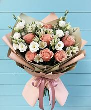 Букет цветов из:  Розы, Альстромерии и Лизиантусы в Кудрово Ленинградская область