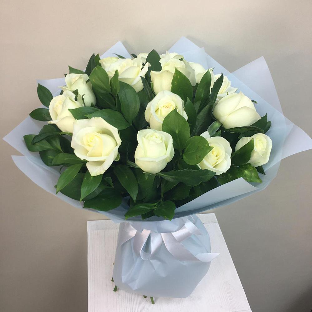 Букет 15 Белых роз Проуд в Кудрово Ленинградская область