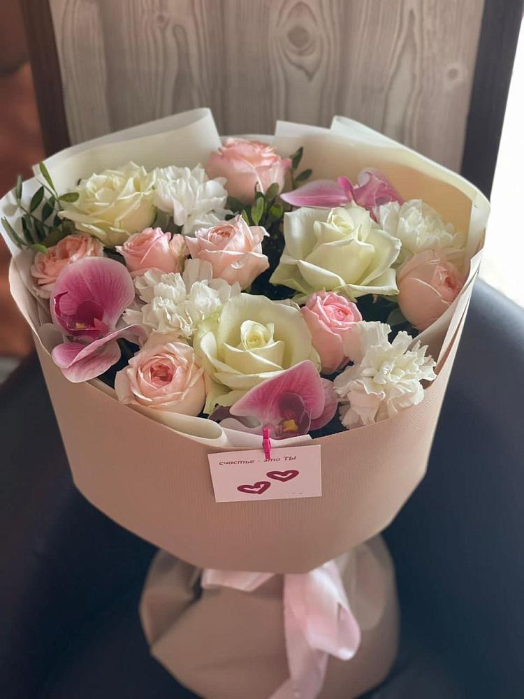 Букет цветов из: Орхидеи, Розы и Гвоздики в Кудрово Ленинградская область