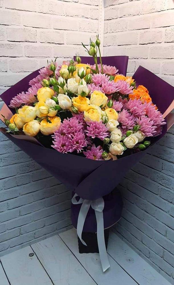 Букет цветов из: Хризантемы и Розы в Кудрово Ленинградская область