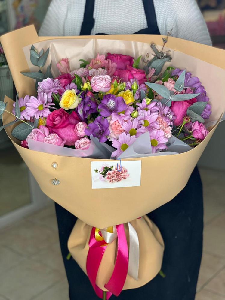 Букет цветов из: Хризантемы, Гвоздики и Альстромерии в Кудрово Ленинградская область