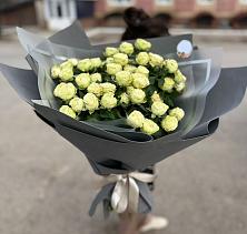 Букет Белые кустовые розы Солинеро в Кудрово Ленинградская область