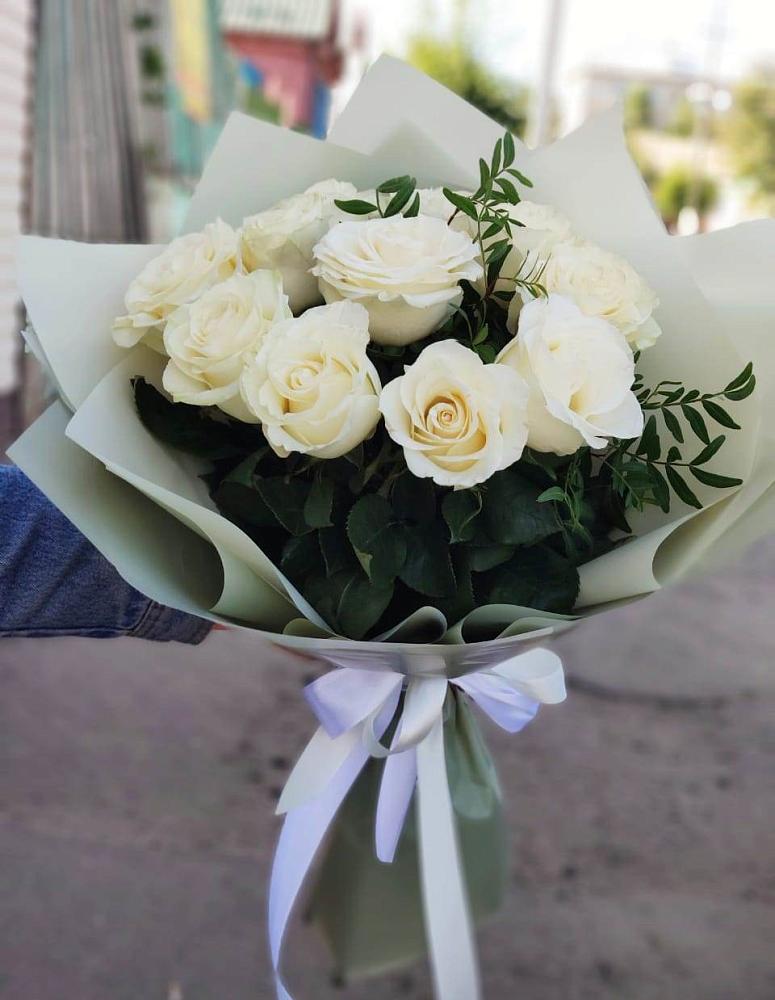 Букет Белые розы Проуд в Кудрово Ленинградская область