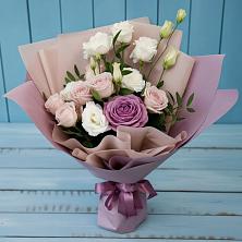 Букет цветов из:  Розы и Лизиантусы в Кудрово Ленинградская область