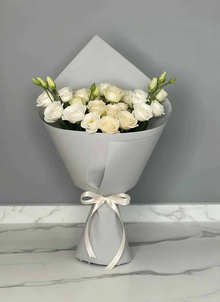 Букет цветов из: Розы и Лизиантусы в Кудрово Ленинградская область