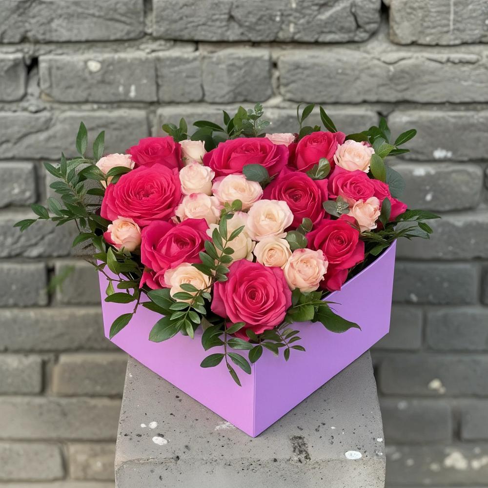 Цветочная композиция из Розы в коробке в Кудрово Ленинградская область