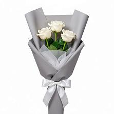 Букет 3 белые розы в Кудрово Ленинградская область