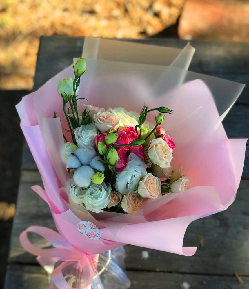 Букет цветов из: Розы и Лизиантусы в Кудрово Ленинградская область