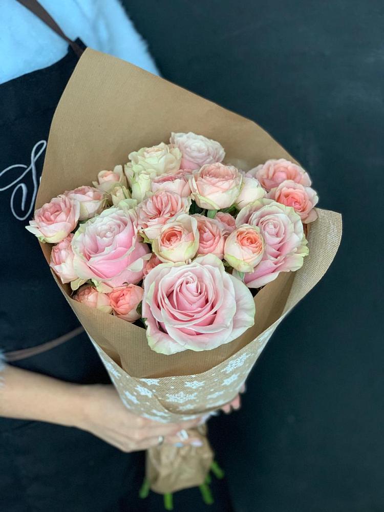 Букет цветов из: Хризантемы и Розы в Кудрово Ленинградская область