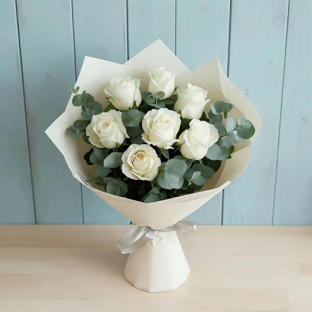 Букет Белые розы в Эвкалипте в Кудрово Ленинградская область