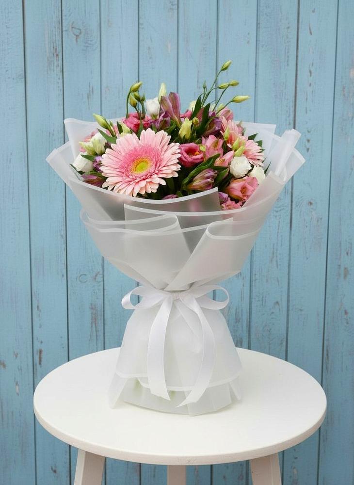 Букет цветов из: Герберы, Альстромерии и Лизиантусы в Кудрово Ленинградская область