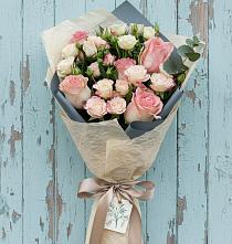 Букет цветов из:  Розы в Кудрово Ленинградская область
