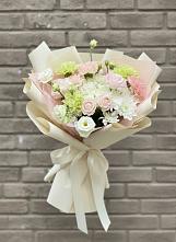 Букет цветов из:  Гвоздики, Розы, Лизиантусы и Хризантемы в Кудрово Ленинградская область