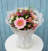 Букет цветов из:  Герберы, Альстромерии и Лизиантусы в Кудрово Ленинградская область