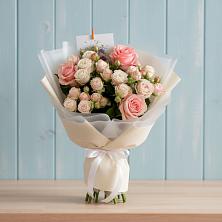Букет цветов из:  Розы в Кудрово Ленинградская область