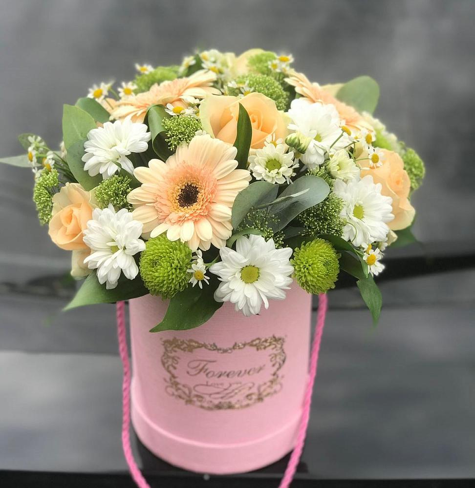 Цветочная композиция из Розы, Герберы и Хризантемы в шляпной коробке в Кудрово Ленинградская область