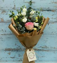 Букет цветов из:  Розы и Лизиантусы в Кудрово Ленинградская область