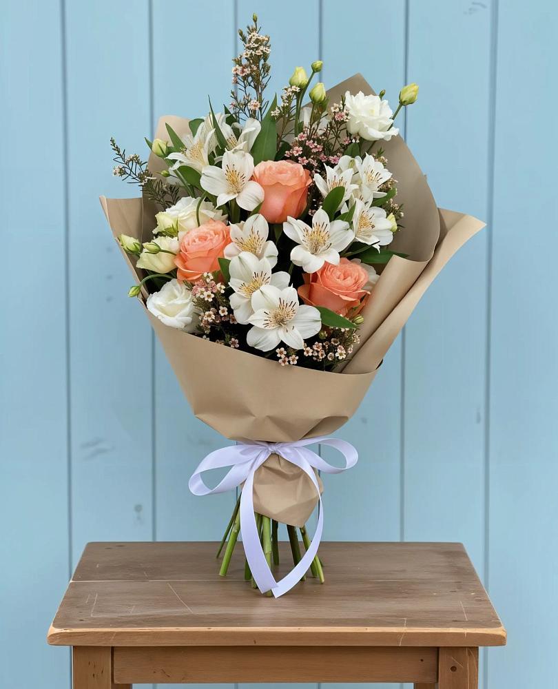 Букет цветов из: Альстромерии, Лизиантусы, Розы и Хризантемы в Кудрово Ленинградская область