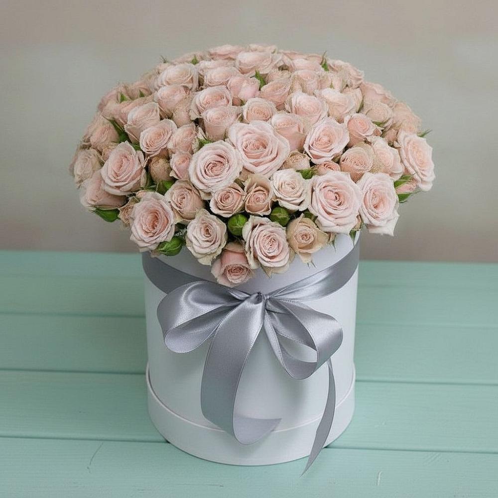 Цветочная композиция из Розы в шляпной коробке в Кудрово Ленинградская область